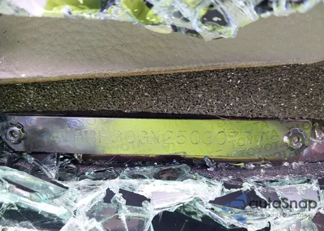 2002 Lexus Es 300 from USA, damaged, VIN JTHBF30GX25030777